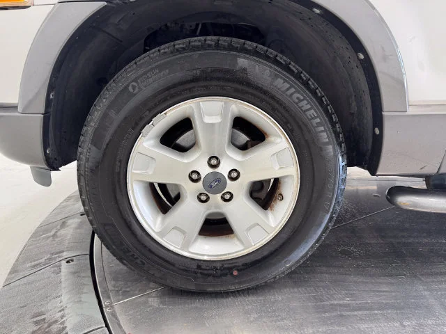 Used 2005 Silver Birch Clearcoat Metallic Ford XLT image 9