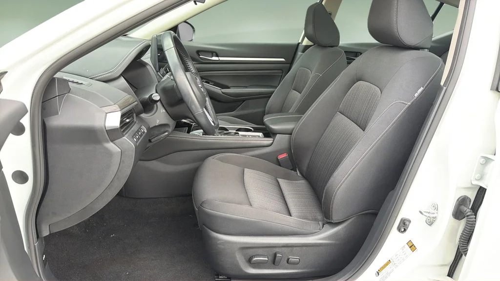 Used 2023 Pearl White Tricoat Nissan 2.5 SV image 18