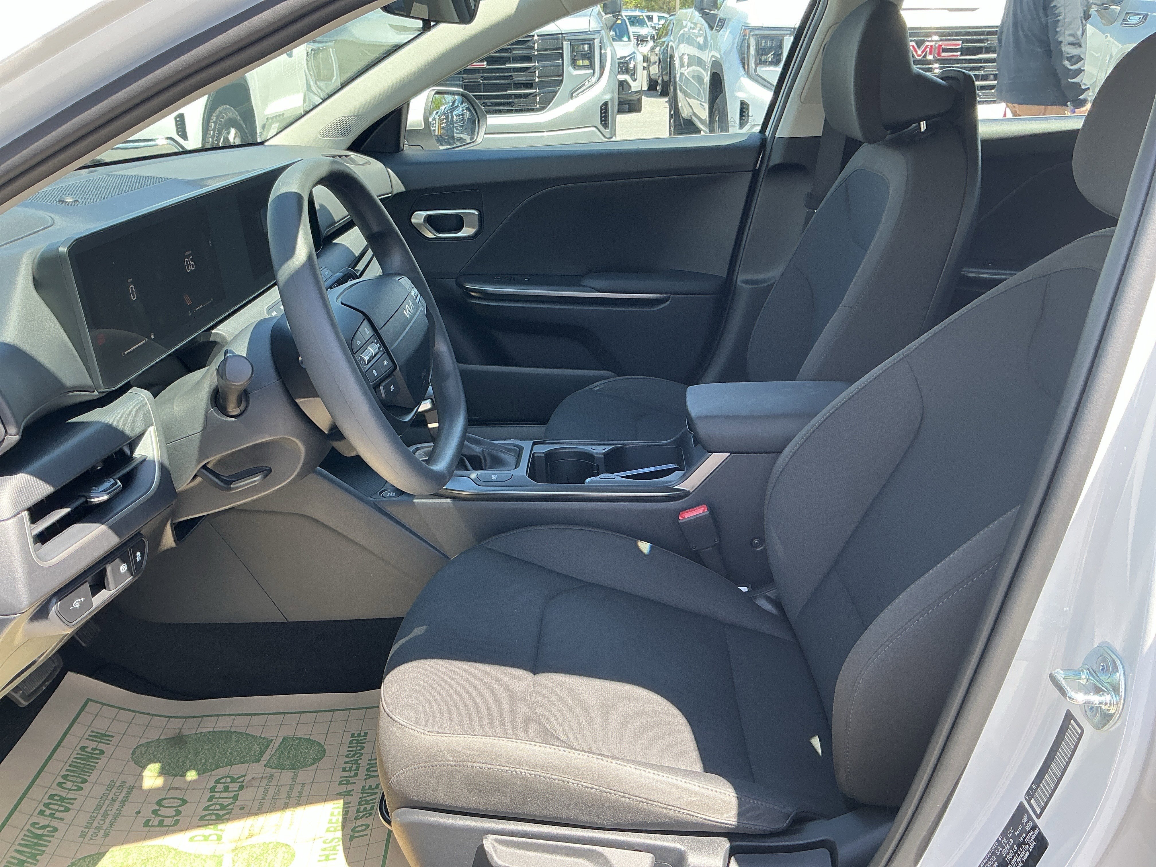 New 2026 Snow White Pearl Kia LXS image 14