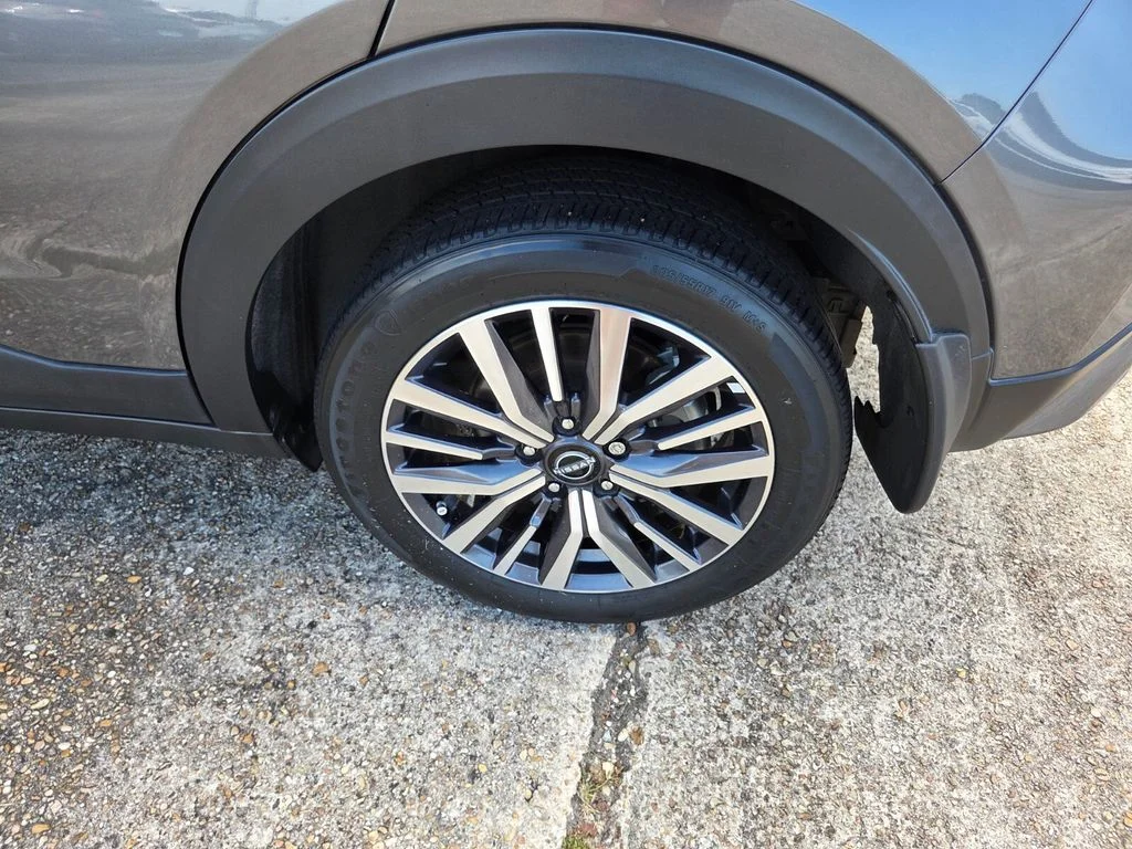 Used 2024 Gray Nissan SV image 23