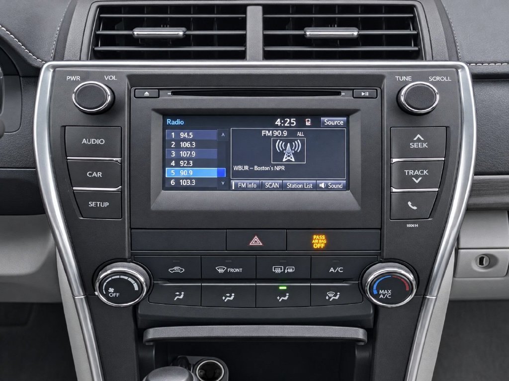 Used 2015 Gray Toyota LE image 10