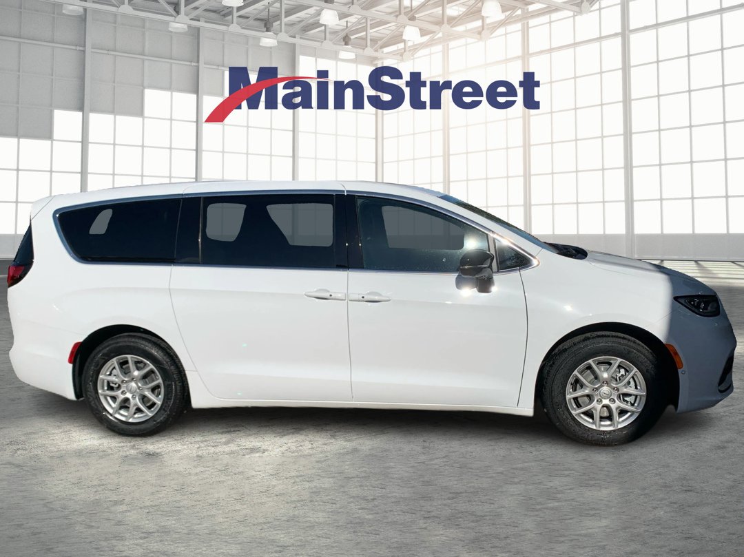 New 2026 Bright White Clear-Coat Exterior Paint Chrysler Select image 6