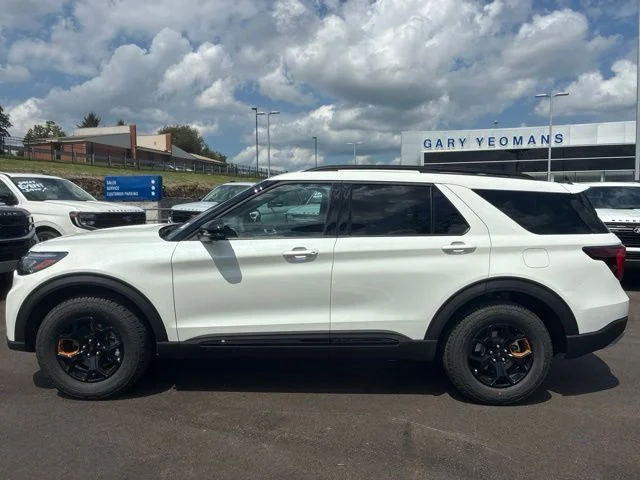 New 2027 White Ford 4DR AWD TREMOR image 2