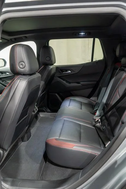 2027 Chevrolet Equinox RS - Photo 10