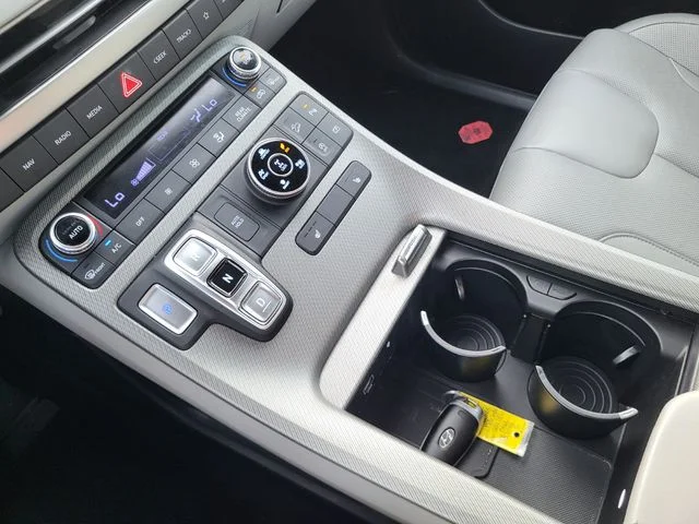 Used 2024 White Hyundai SEL image 18