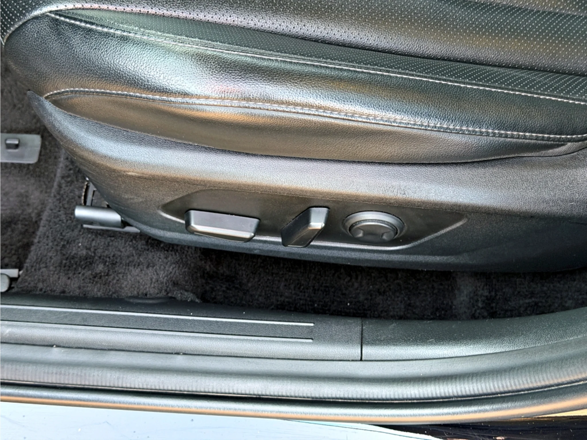 Used 2024 Abyss Black Hyundai Limited image 18