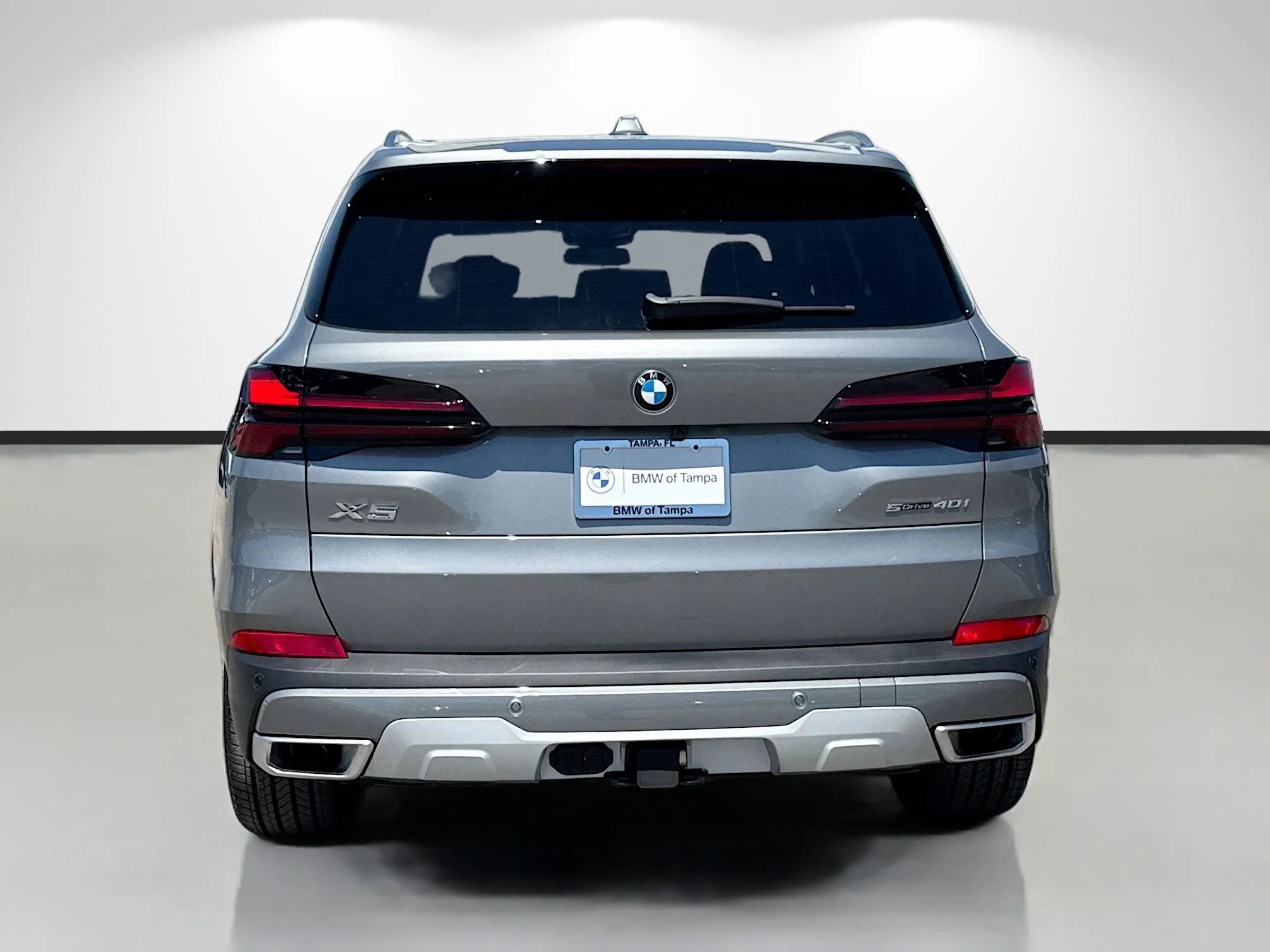 New 2026 Skyscraper Grey Metallic BMW sDrive40i image 4