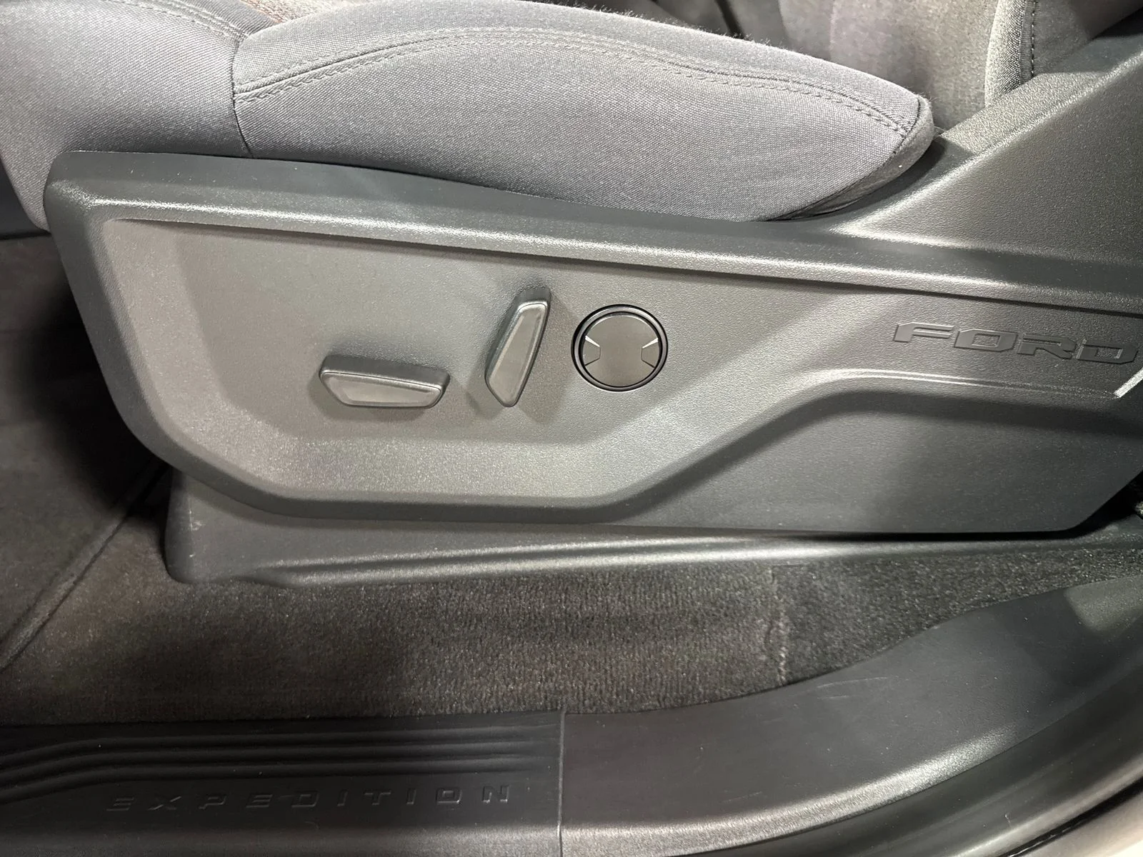 Used 2025 White Metallic Ford Active image 16