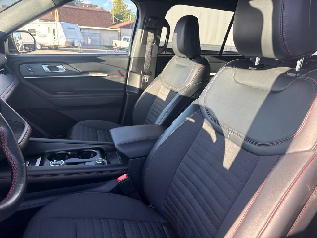 Used 2025 Black Metallic Ford ST-Line image 26