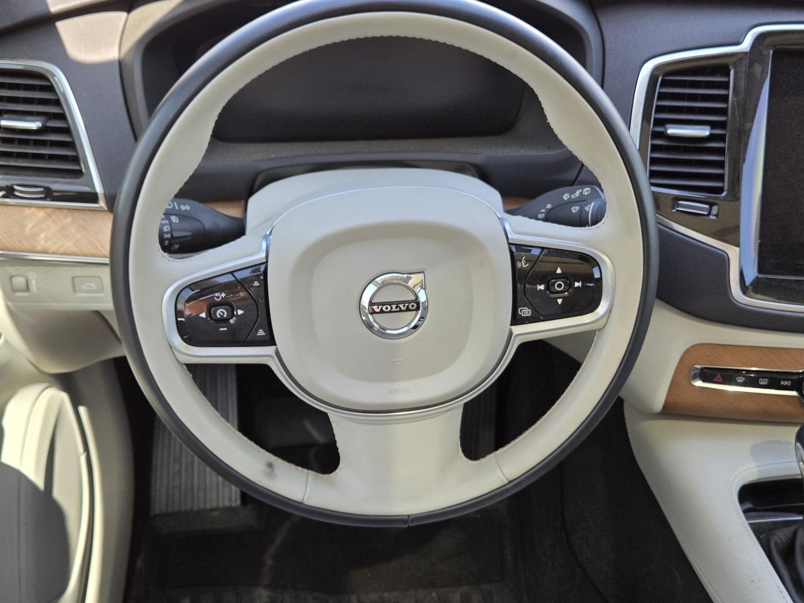Used 2022 Crystal White Metallic Volvo Momentum image 36