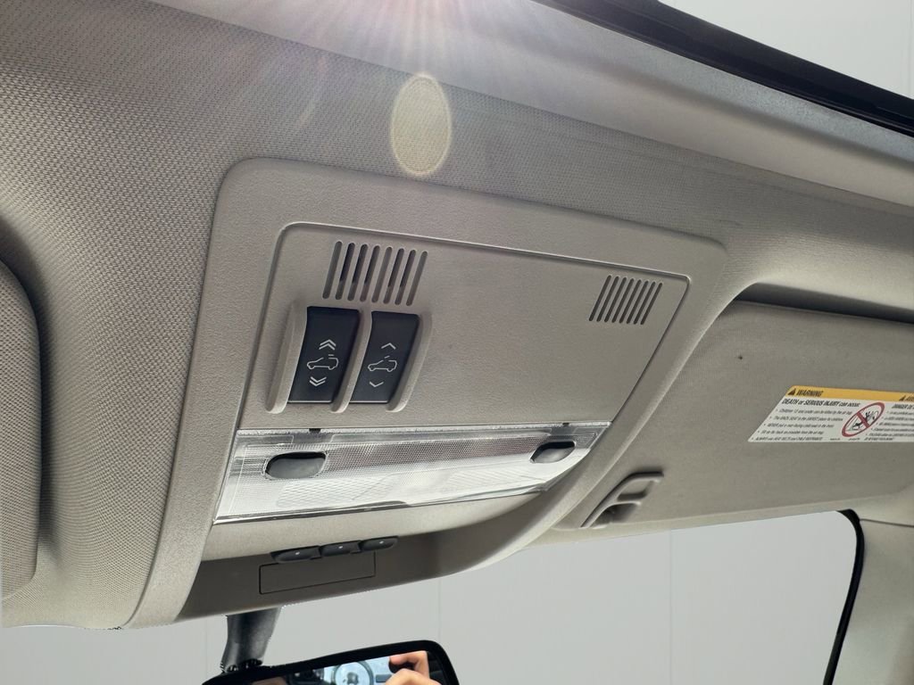 Used 2011 ONYX BLACK GMC SLT image 16
