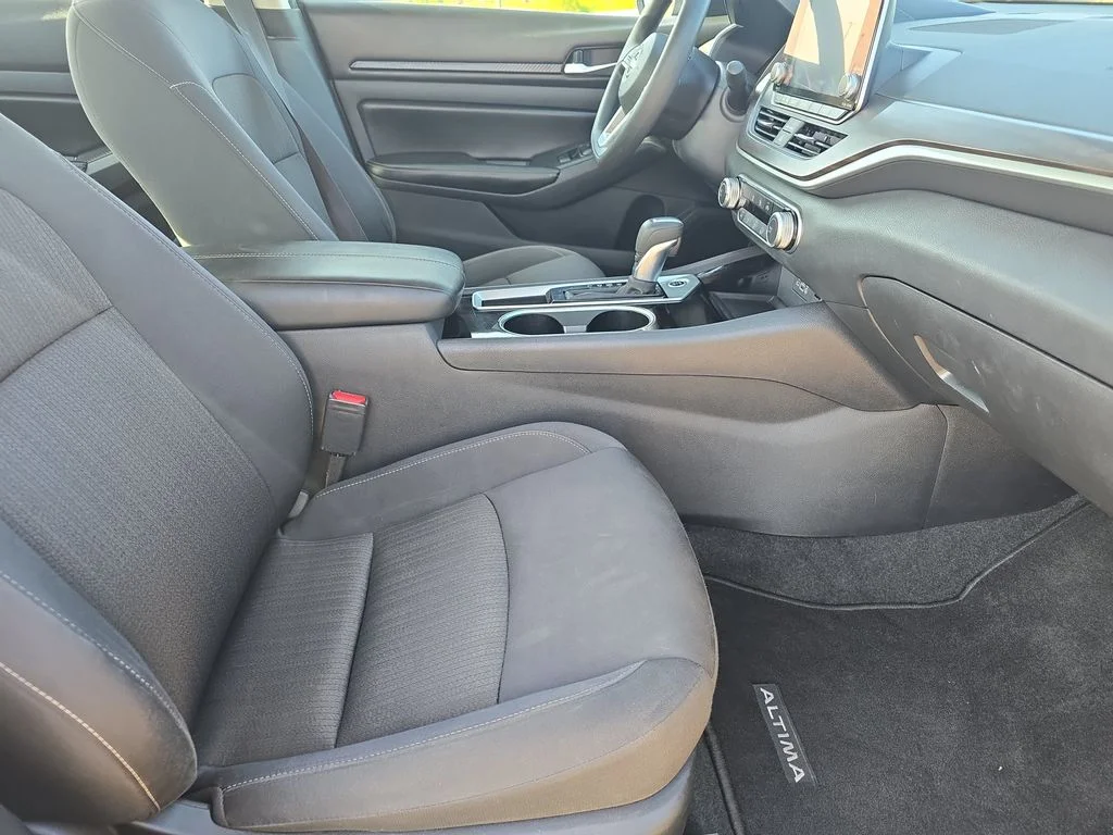 Used 2024  Nissan 2.5 SV image 11