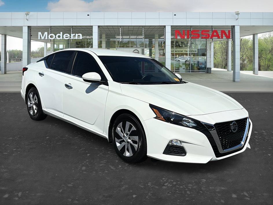 Used 2022 Glacier White Nissan 2.5 S image 7