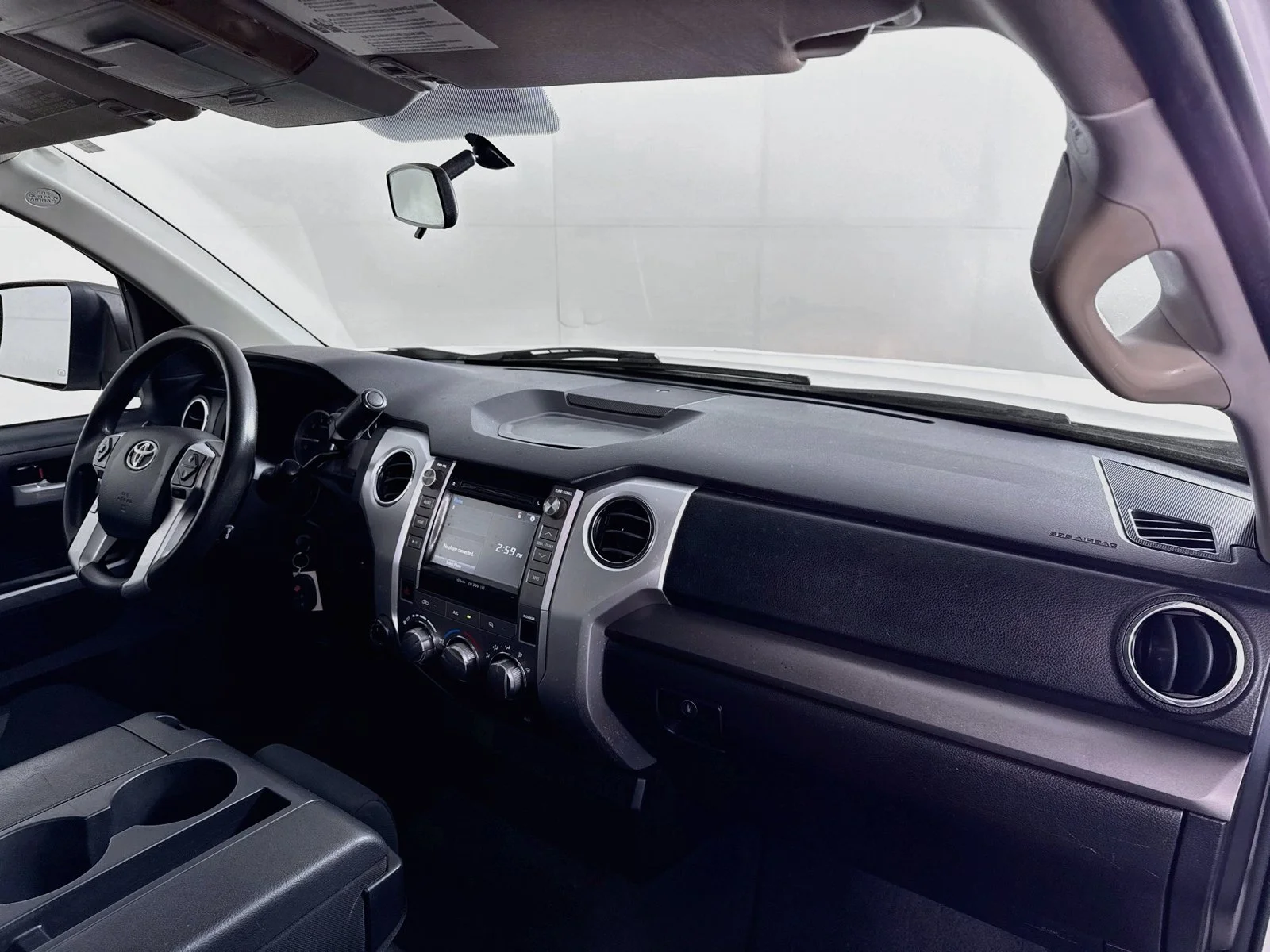 Used 2016 White Toyota SR5 image 23