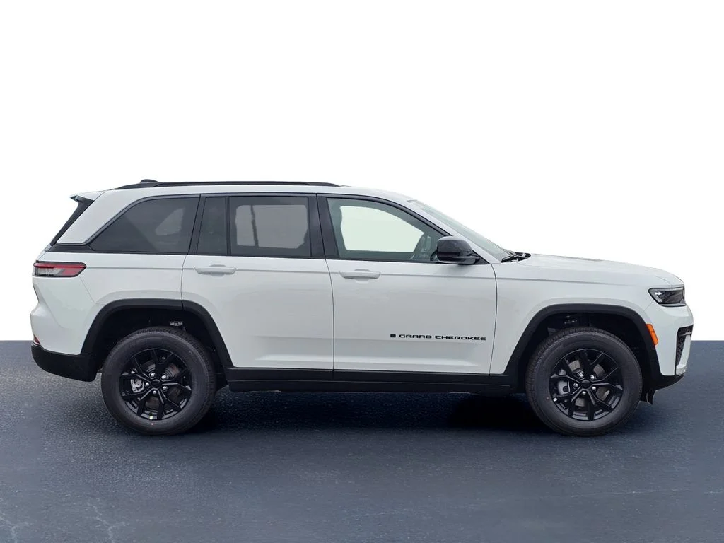 New 2026 Bright White Clear-Coat Exterior Paint Jeep Altitude image 7