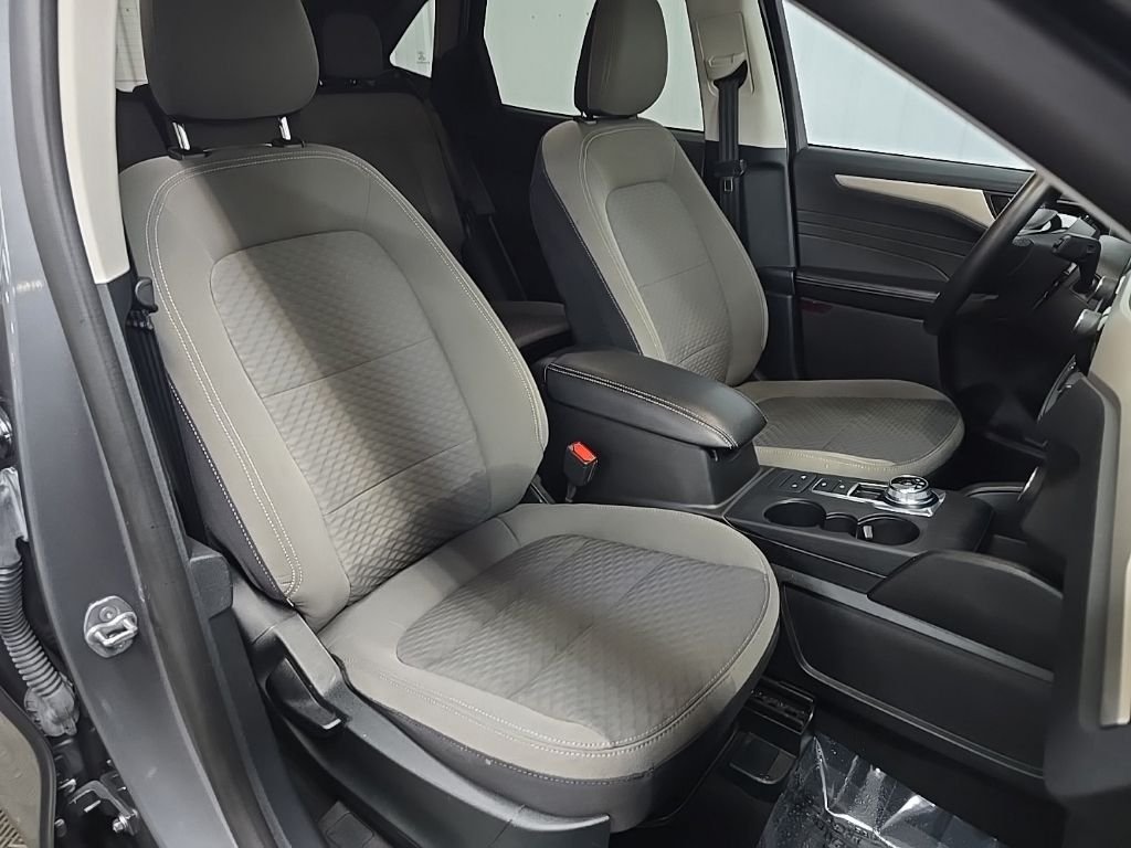 Used 2022 Gray Ford SE image 18