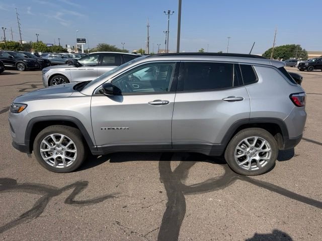 Used 2022 Silver Jeep Latitude Lux image 7