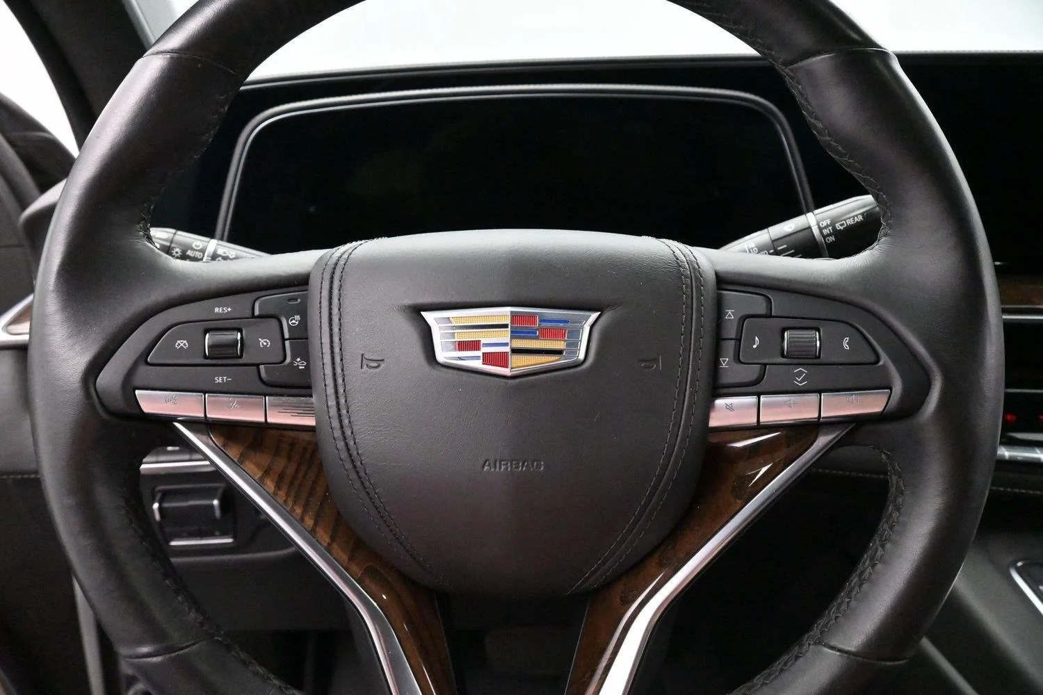 Used 2021 CRYSTAL WHITE TRICOAT Cadillac Sport Platinum image 19