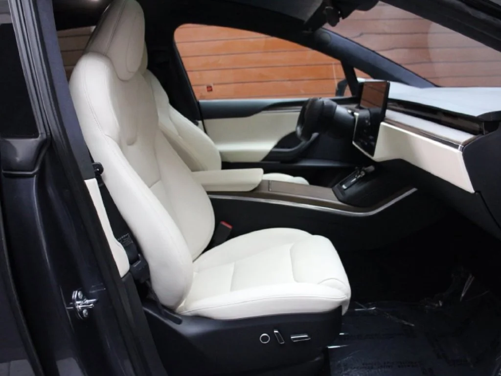 Used 2022  Tesla Base image 5