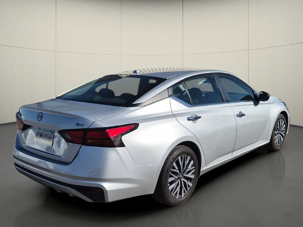 Used 2024 Silver Nissan 2.5 SV image 7