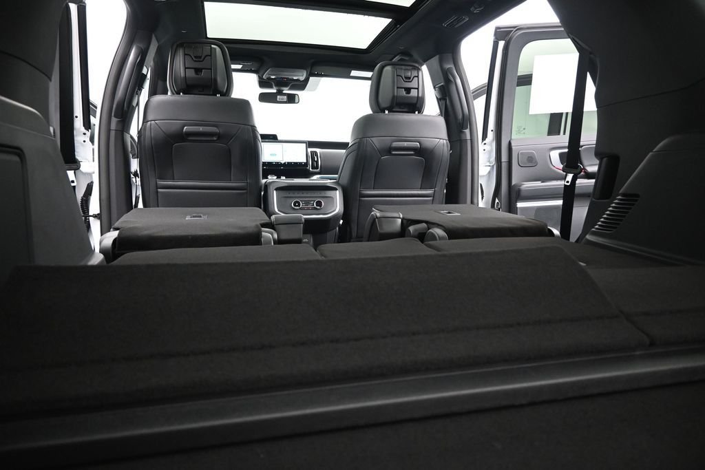 New 2026 Oxford White Ford Platinum image 25