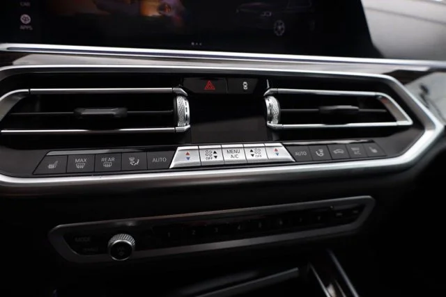Used 2020 Black BMW xDrive40i image 29