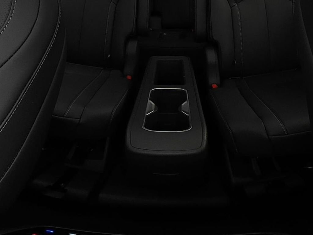 New 2027 2T RAD WHT INFINITI Sport AWD image 26