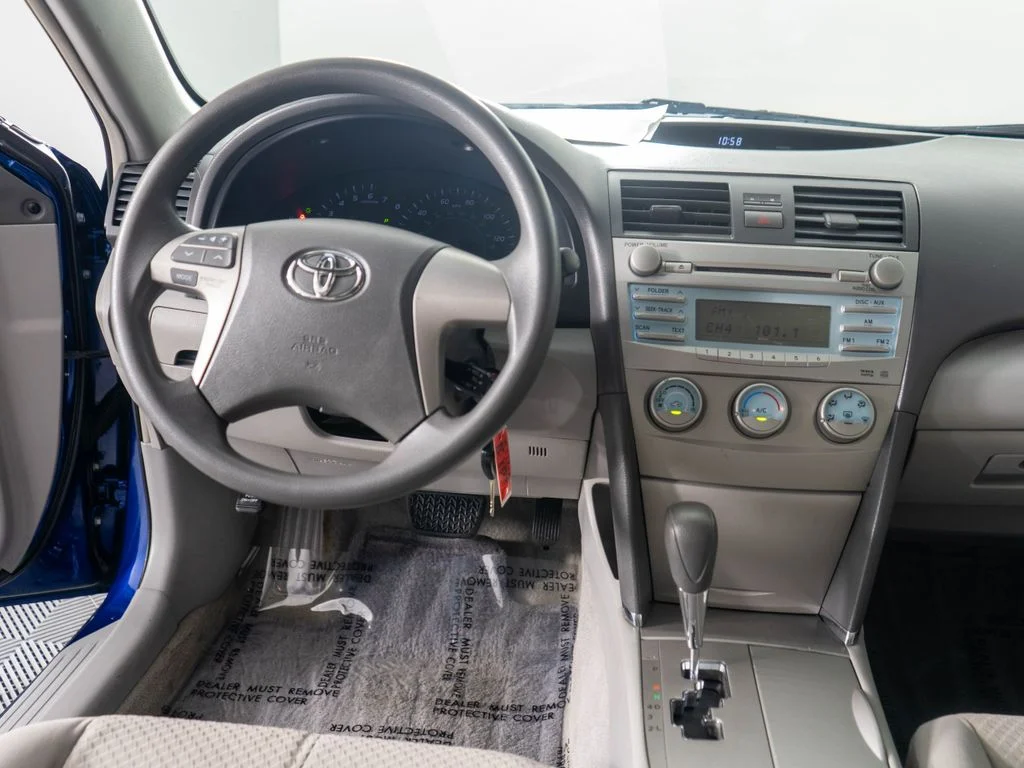 Used 2007 Blue Toyota LE image 12