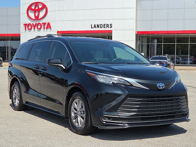 2023 Toyota Sienna LE