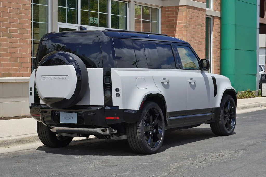 Used 2026 Gray Land Rover X-Dynamic SE image 6