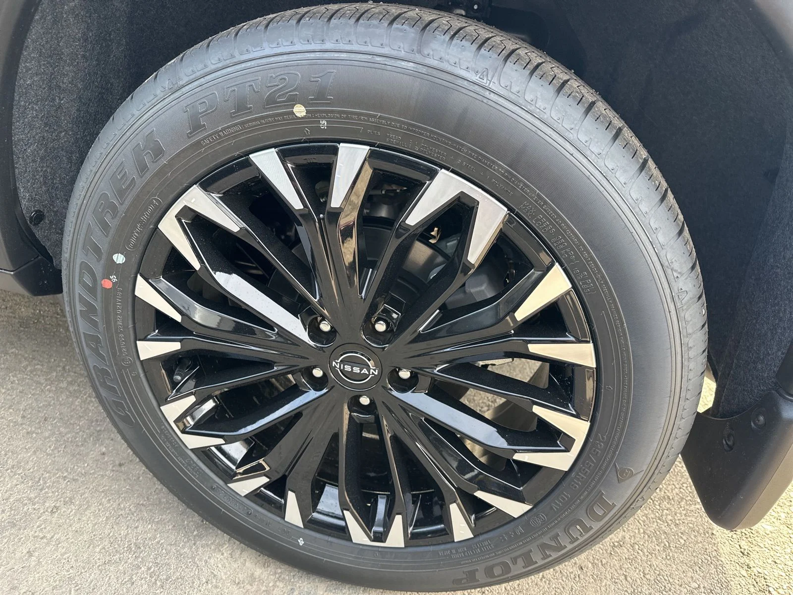 New 2026 Everest White Pearl TriCoat Nissan Dark Armor™ image 8