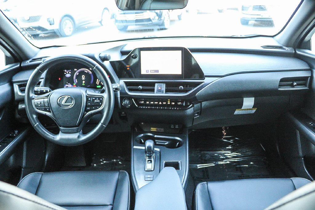 2025 Lexus UX Hybrid 300h - Photo 12