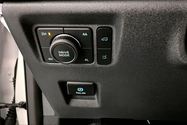 Used 2025 Oxford White Ford Active image 39