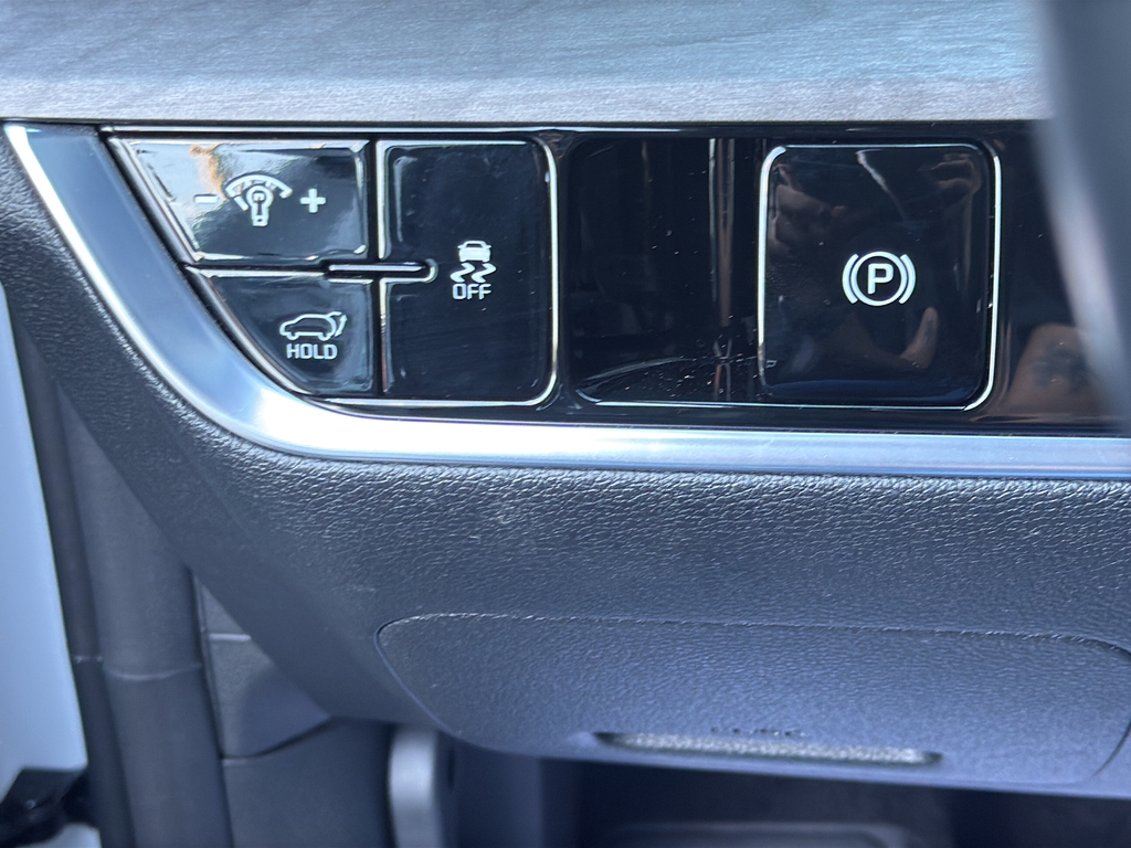 Used 2023 White Kia X-Pro Prestige image 29