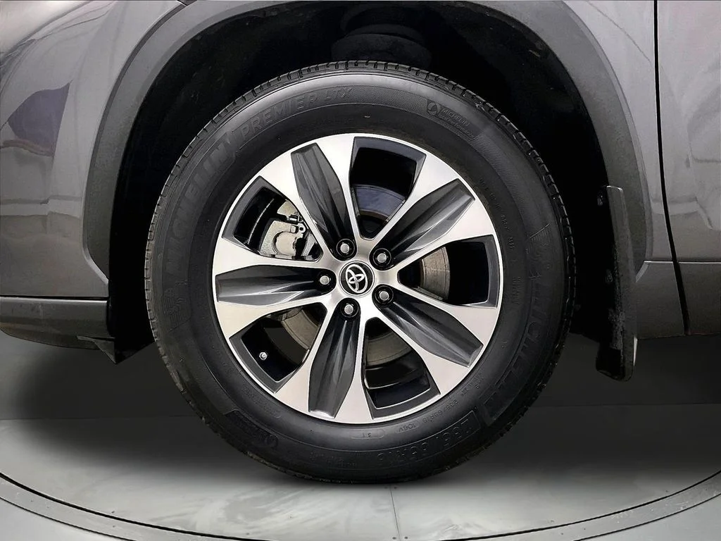 Used 2022 Gray Toyota XLE image 12
