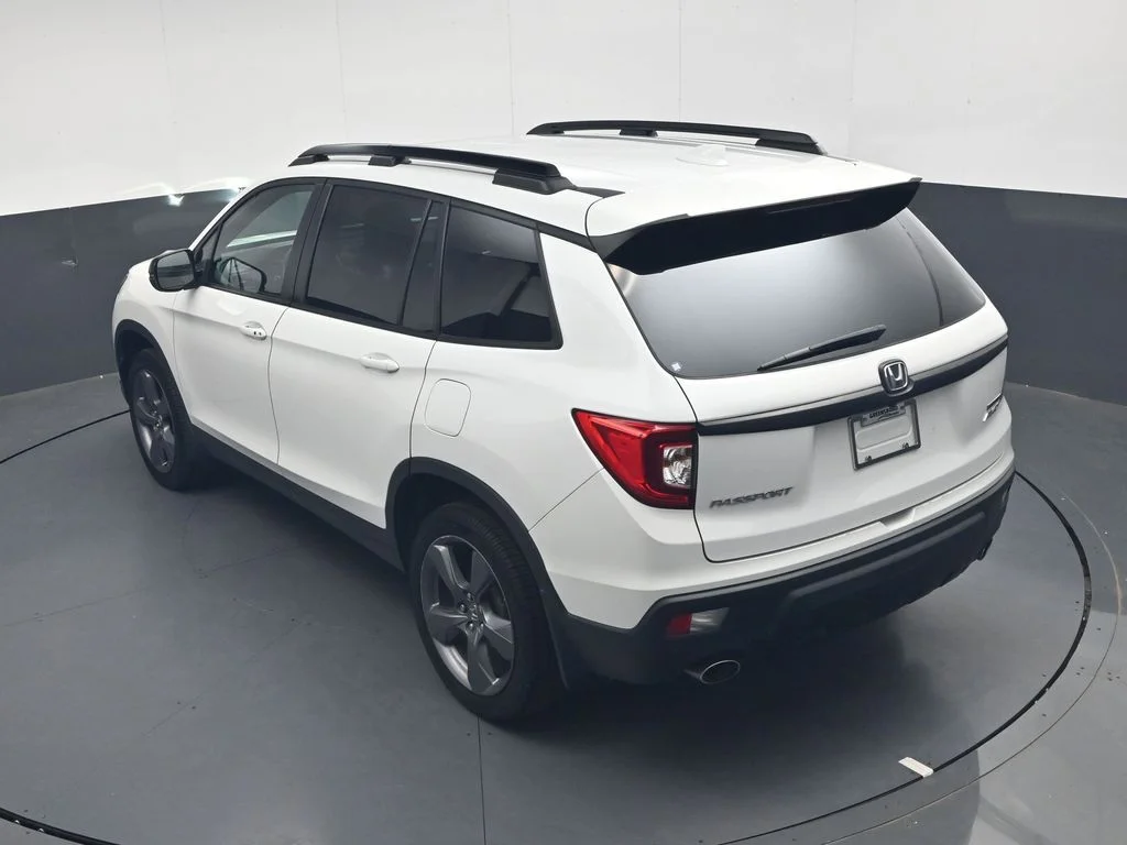 Used 2020 Platinum White Pearl Honda Touring image 38