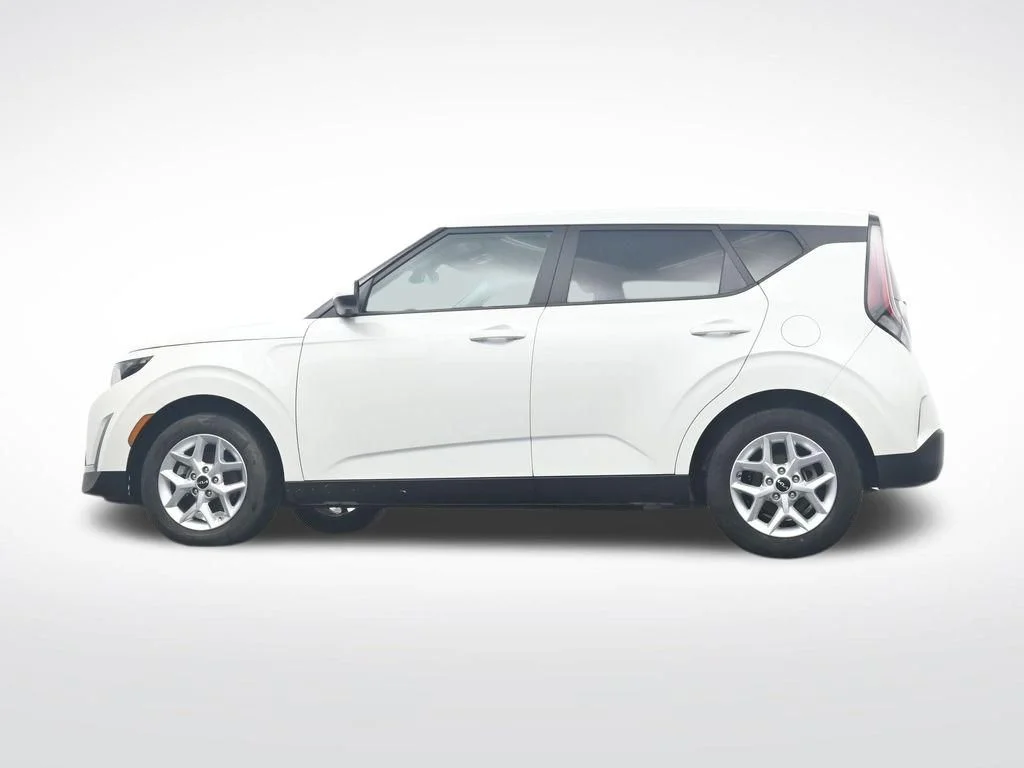 Used 2025 White Kia LX image 37