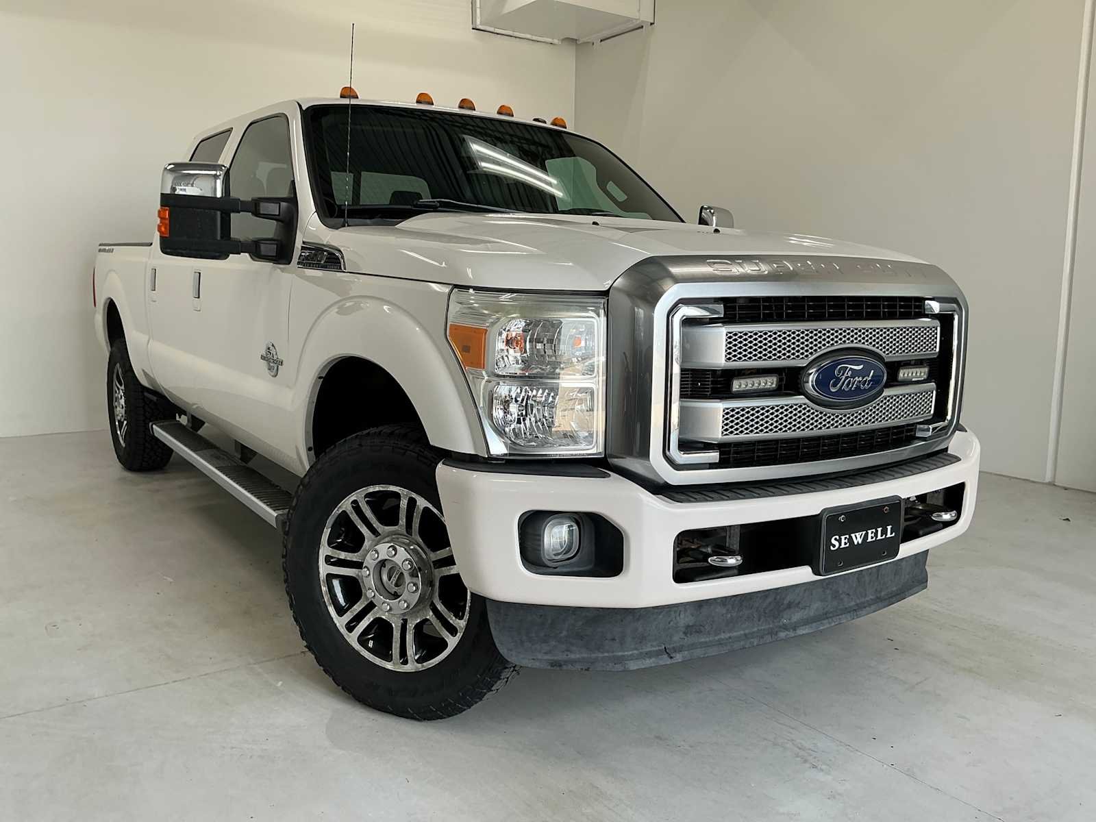 Used 2016 White Platinum Metallic Tri-Coat Ford Platinum image 3