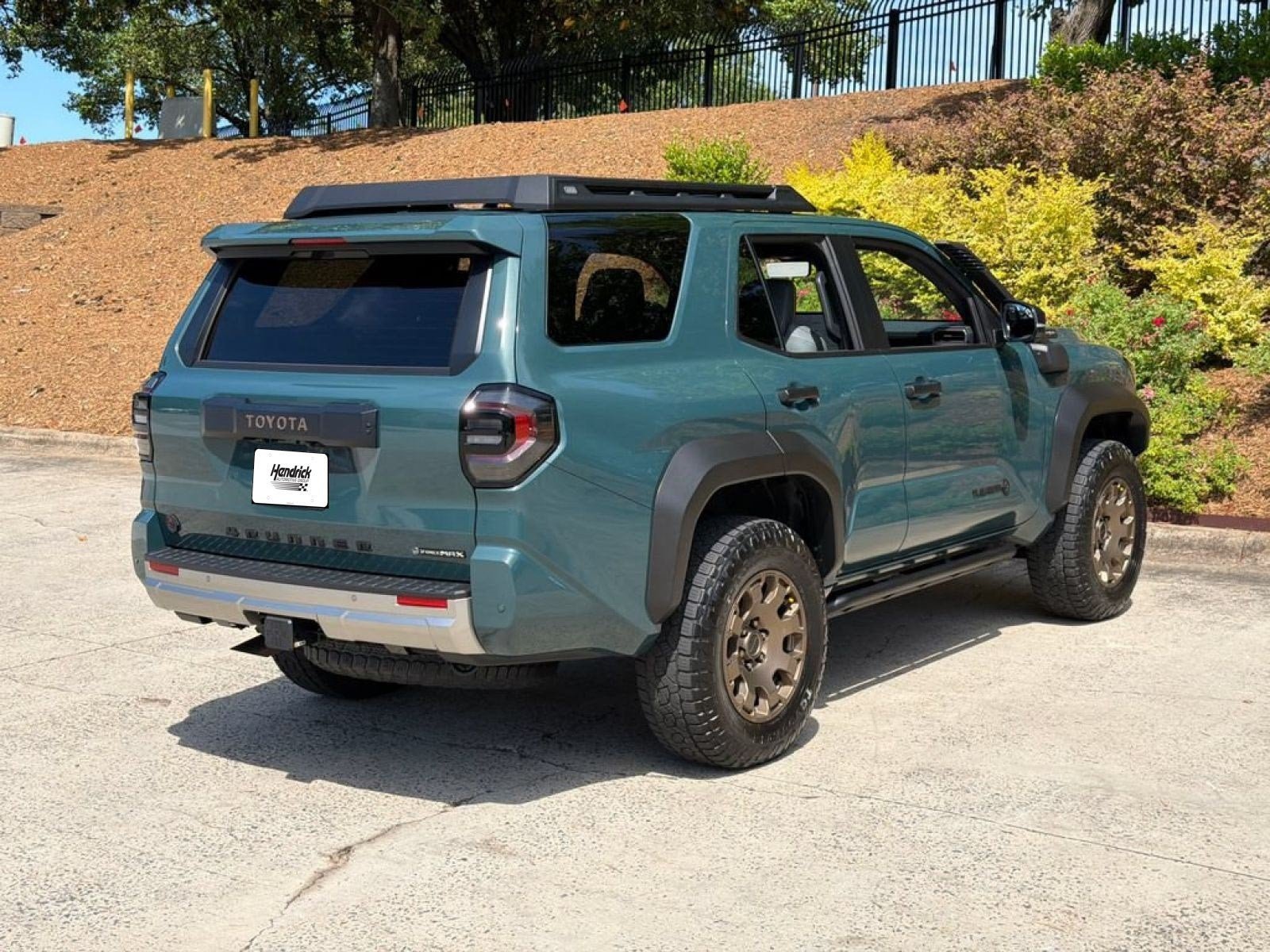 Used 2025 Everest Toyota Hybrid Trailhunter image 4