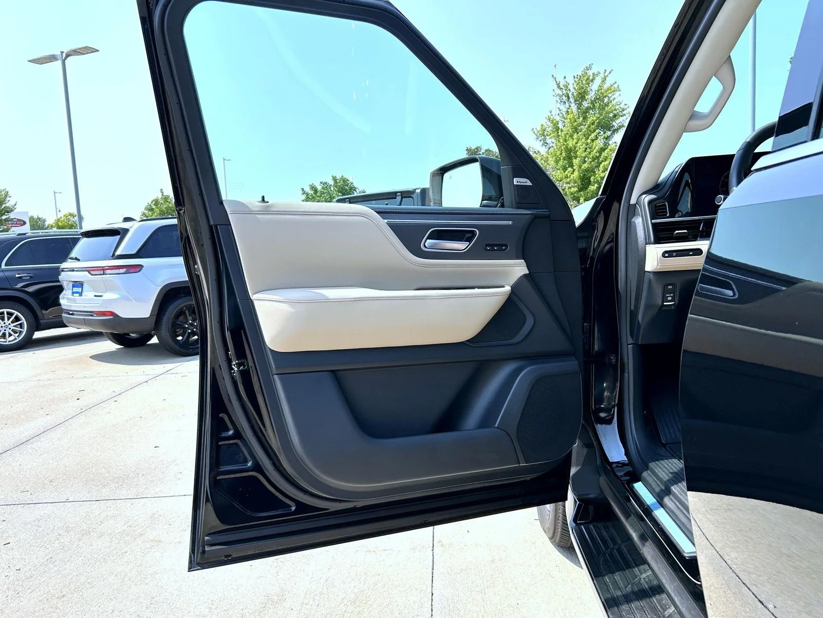 Used 2025 Black INFINITI PURE image 9