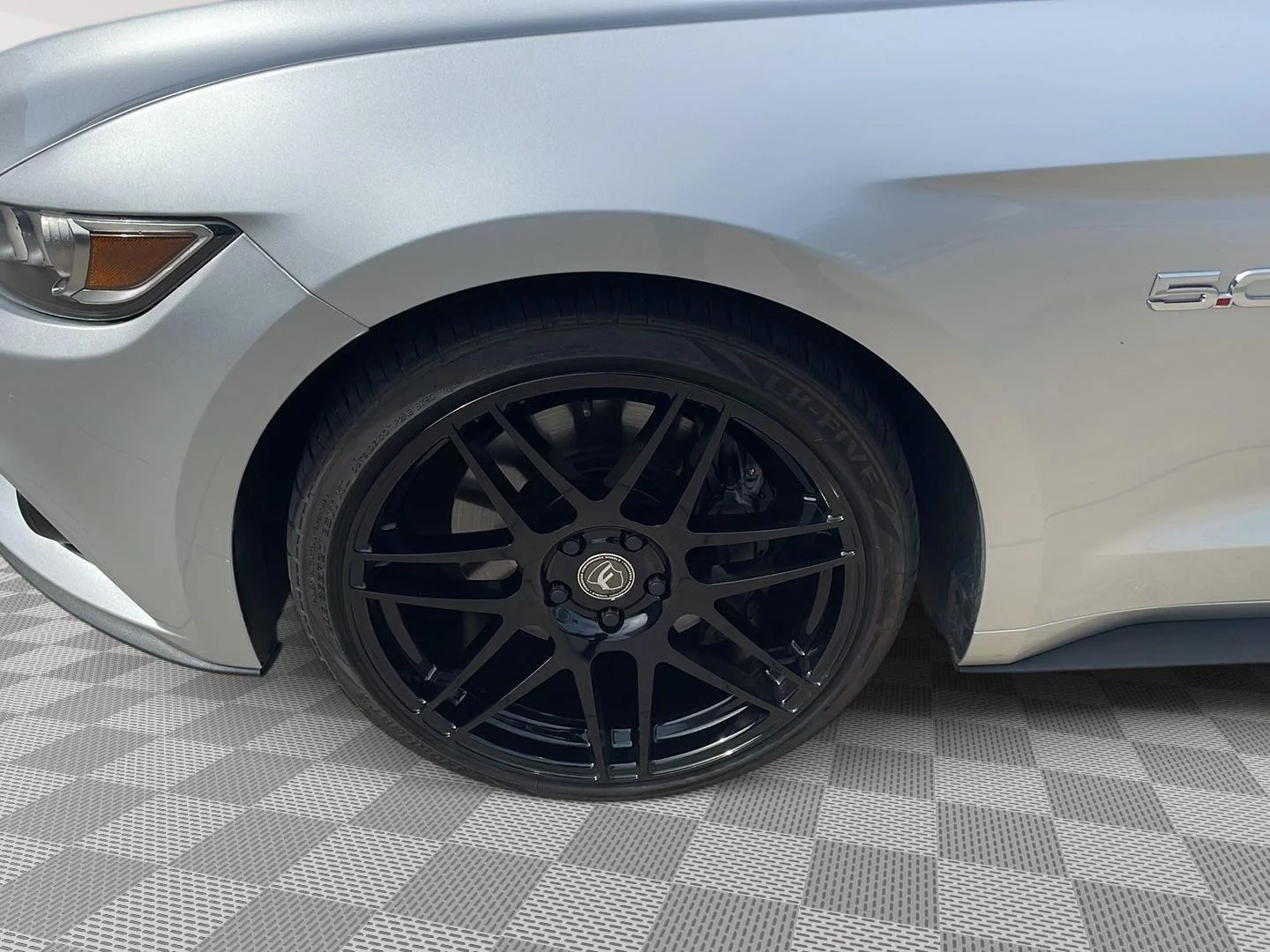 Used 2015 Ingot Silver Ford GT Premium image 21
