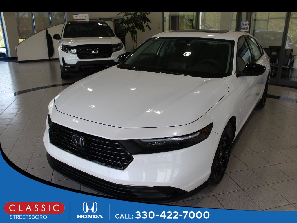 Certified Used 2025 Platinum White Pearl Honda 1.5T SE image 1