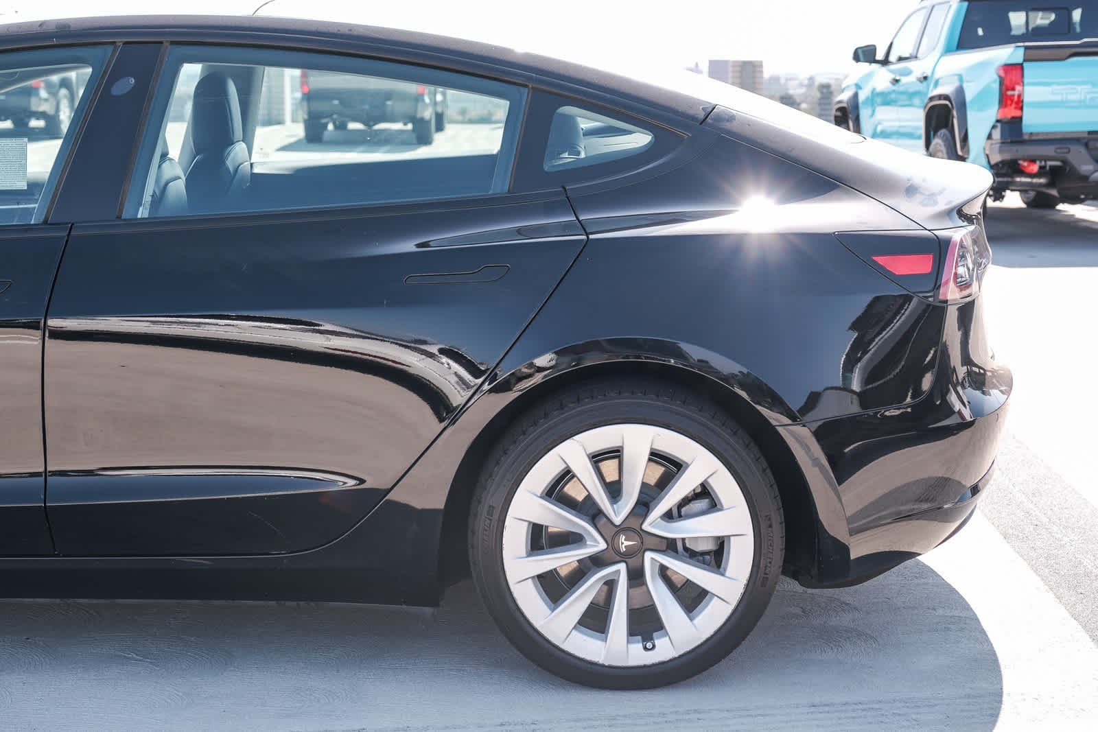 Used 2022  Tesla  image 8