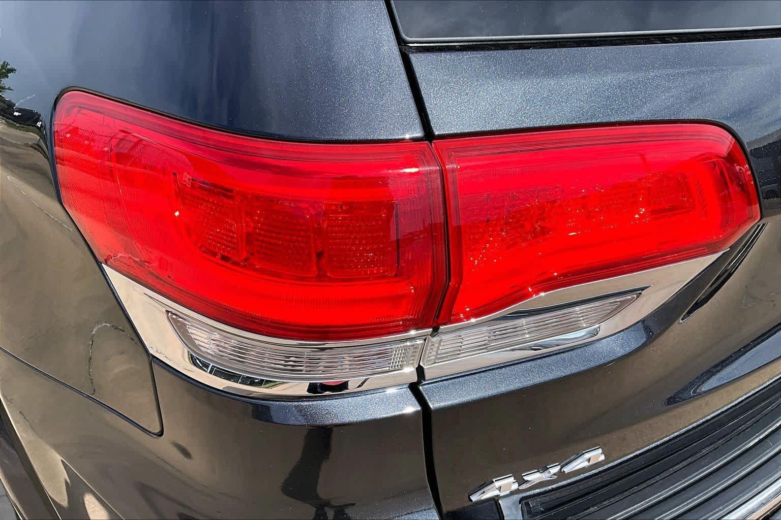 Used 2014 Maximum Steel Metallic Clearcoat Jeep Overland image 28