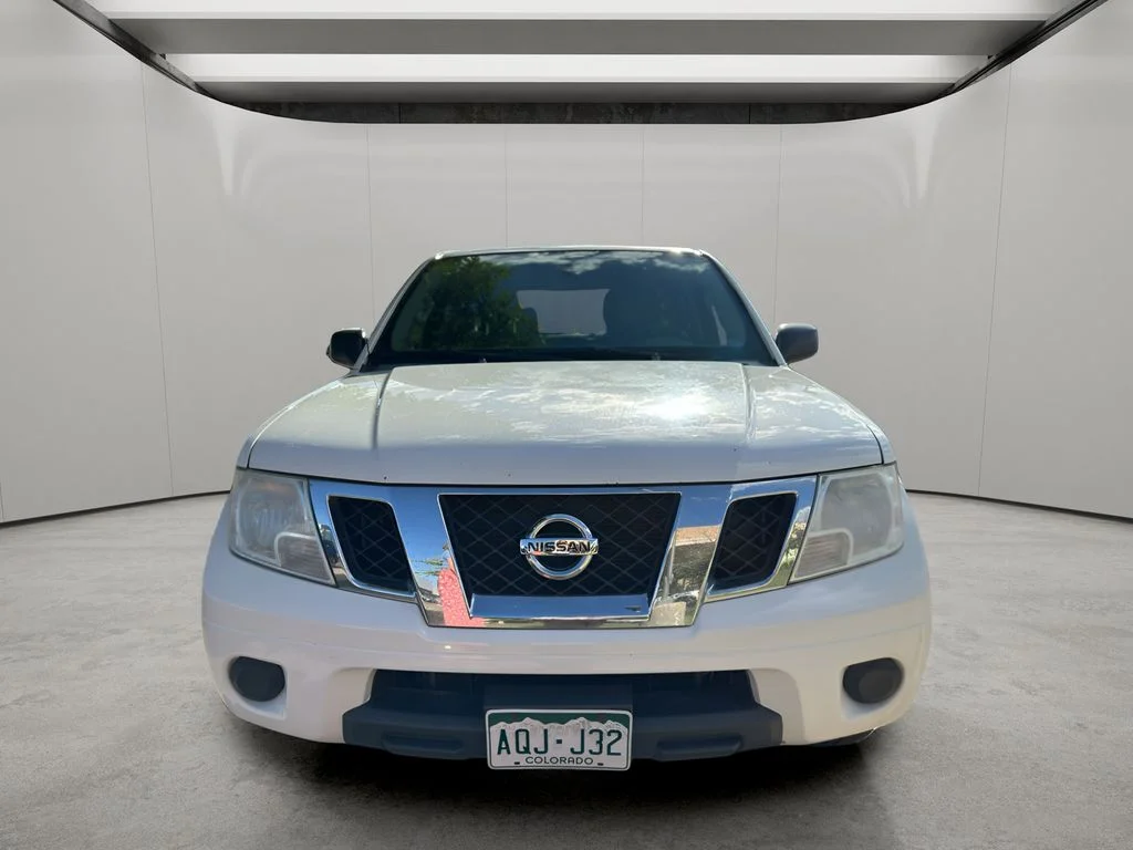 Used 2016 Glacier White Nissan SV image 7