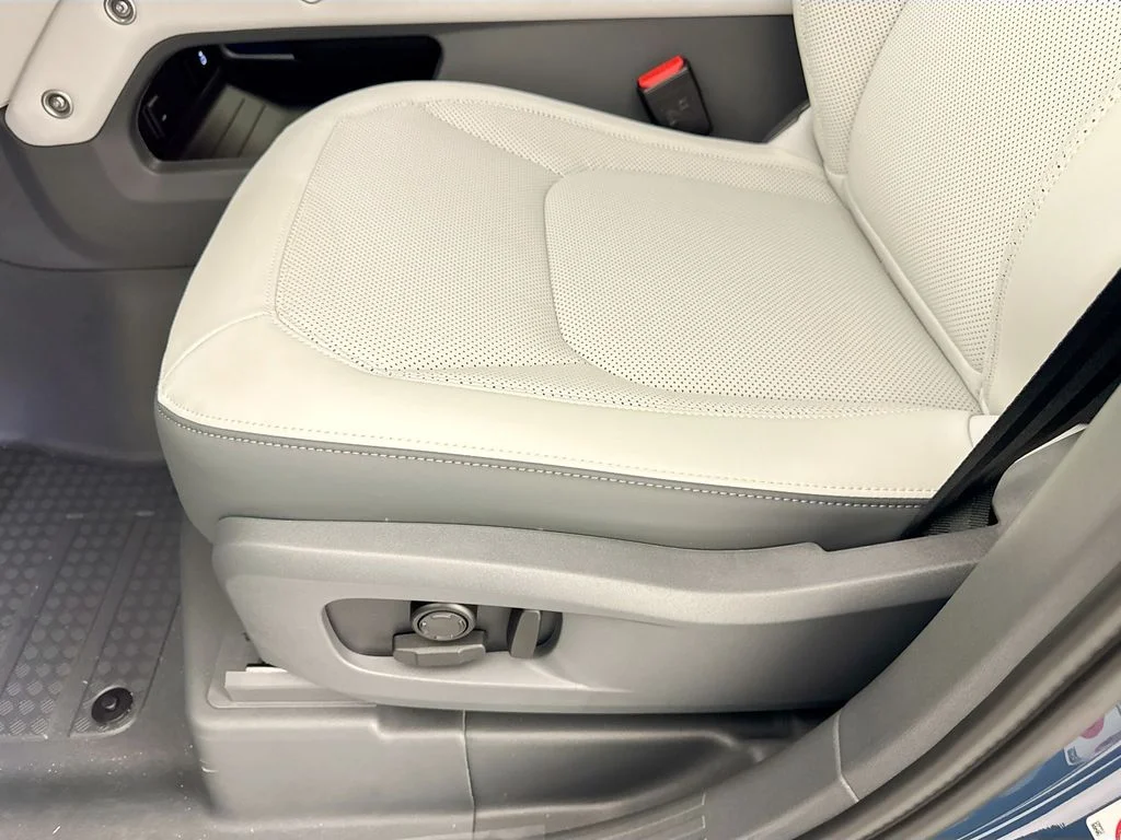 New 2026 Tasman Blue Land Rover X-Dynamic SE image 20