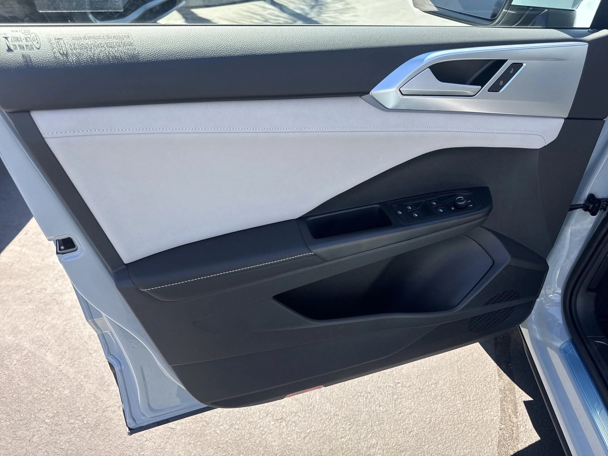 New 2027 Monument Gray Volkswagen SE image 11