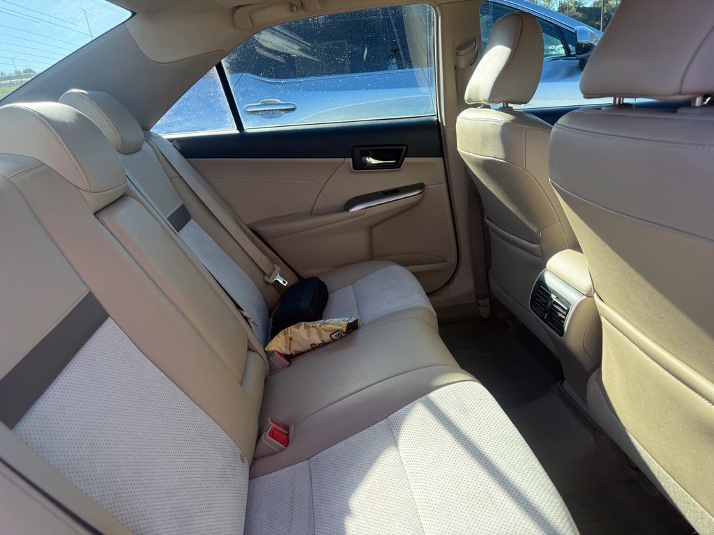 Used 2013 Super White Toyota XLE image 16
