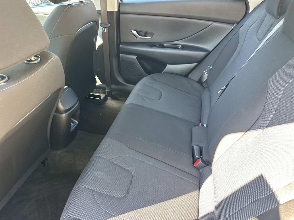 Used 2024  Hyundai SE image 16