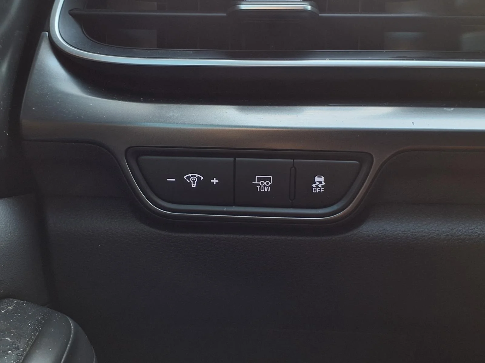 Used 2025 Ceramic Silver Kia SX Prestige image 16